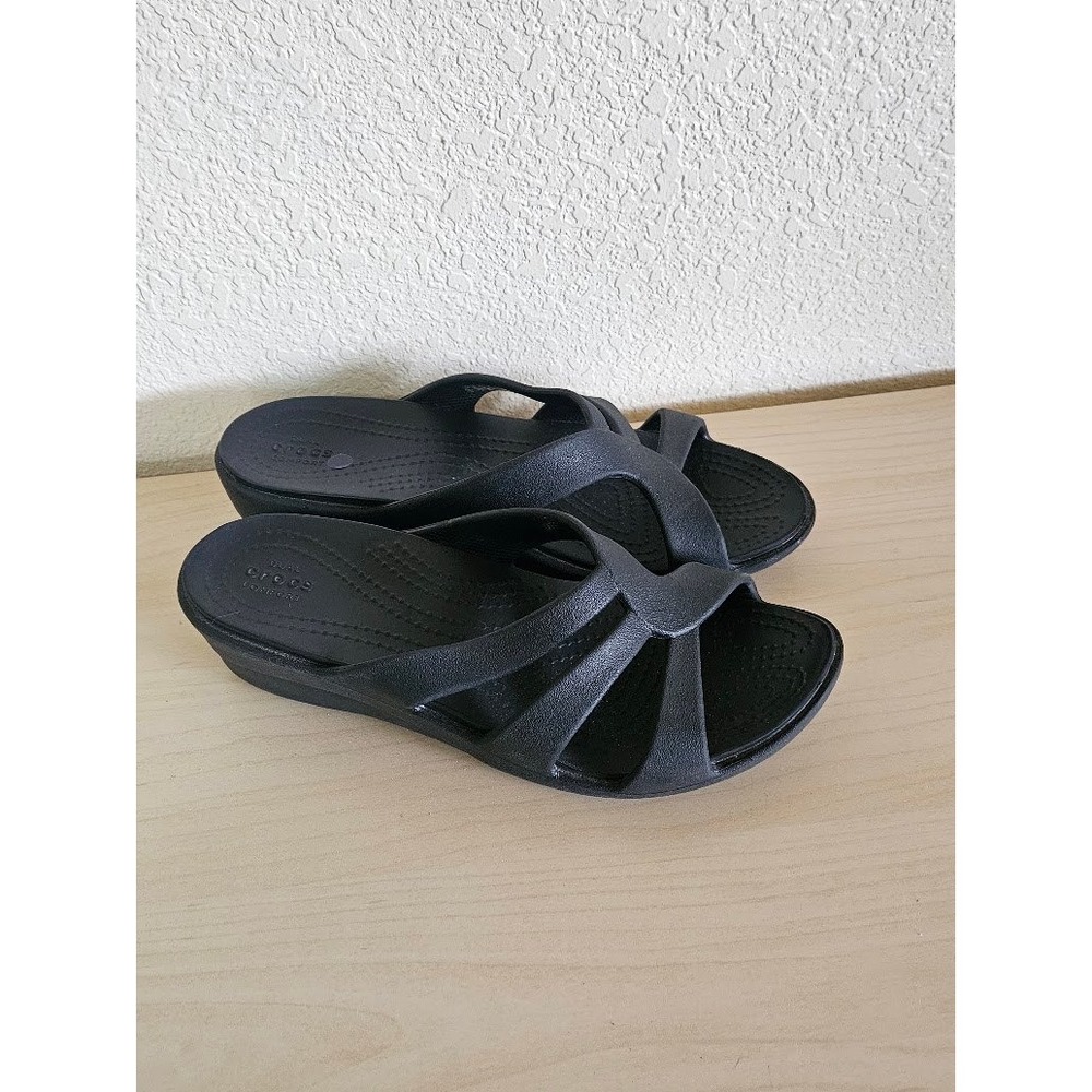 Crocs Sanrah Strappy Wedge Sandals Womens 8 Black Slip On Slide Comfort - Picture 2 of 8